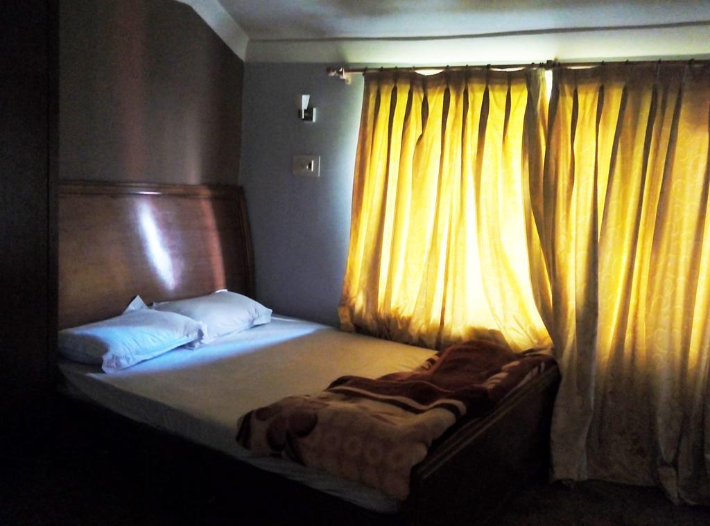 Jeelani Guest House Srīnagar Dış mekan fotoğraf