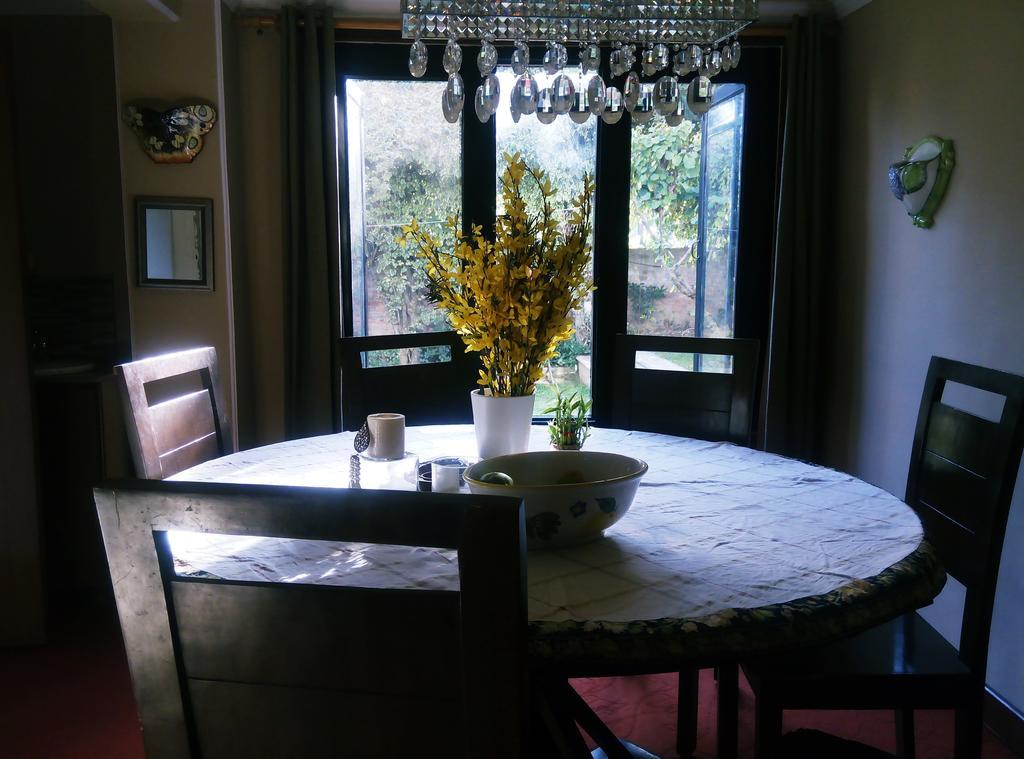 Jeelani Guest House Srīnagar Dış mekan fotoğraf