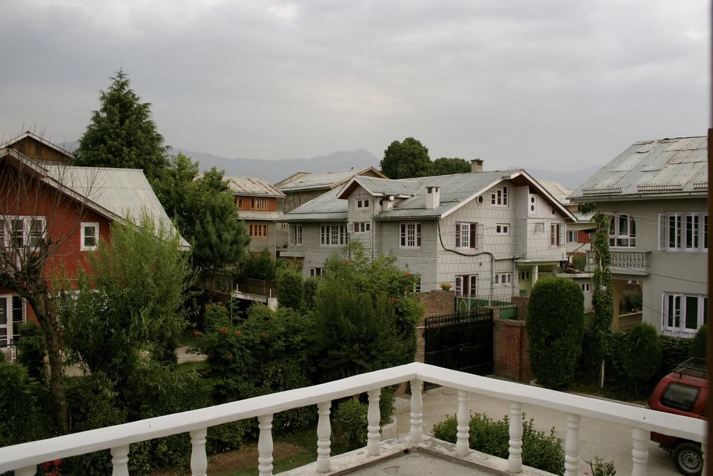 Jeelani Guest House Srīnagar Dış mekan fotoğraf